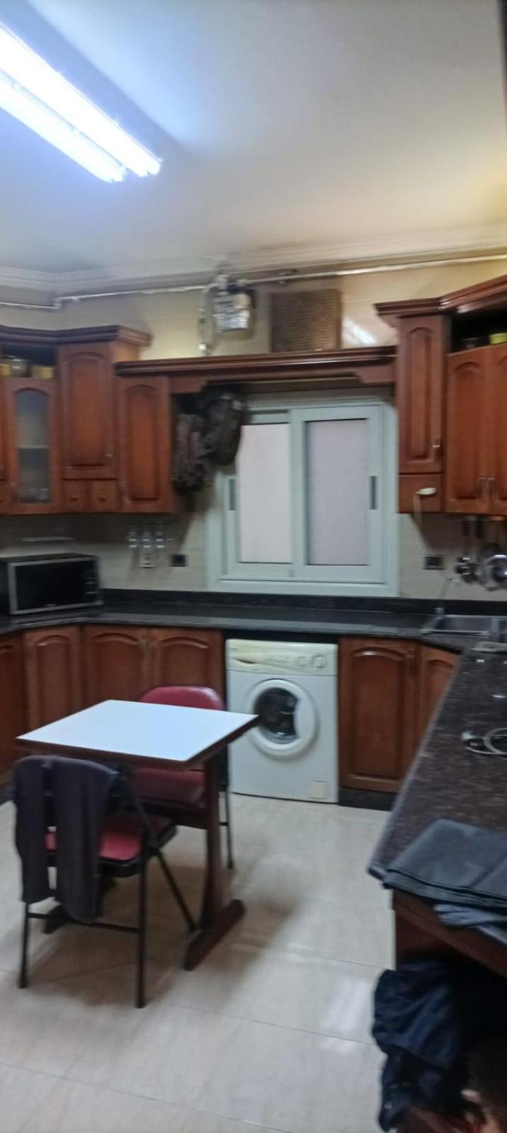 مفروشة على شارع الهرم الرئيسى Apartment *